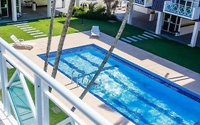 Apto a 70 metros da praia, Piscina, 02 Ar Condicionados, Vaga de Garagem
